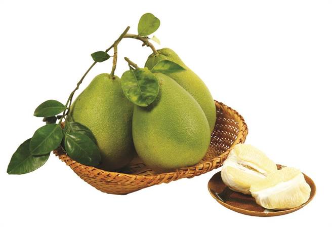 city’super台南麻豆文旦礼盒，3kg、6至8颗，原价699元、特价499元；6kg，原价999元、特价799元。（city’super提供）