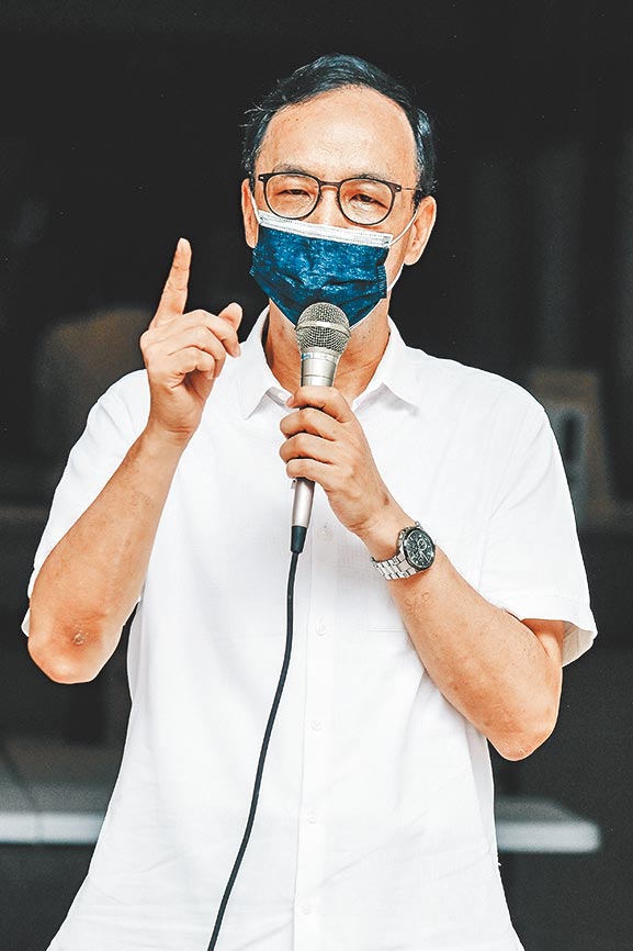 國民黨主席選舉候選人張亞中因言論攻擊朱立倫，而被國民黨中央選舉監察委員會移送考紀會，引發藍營內鬥風暴；國民黨前主席朱立倫（見圖）14日出面表示對提案一無所知，不但深感錯愕也不樂見看到黨內同志互相爭鬥，他反對裁罰張亞中，呼籲黨中央收回成命，以求凝聚共識、團結一致。（郭吉銓攝）