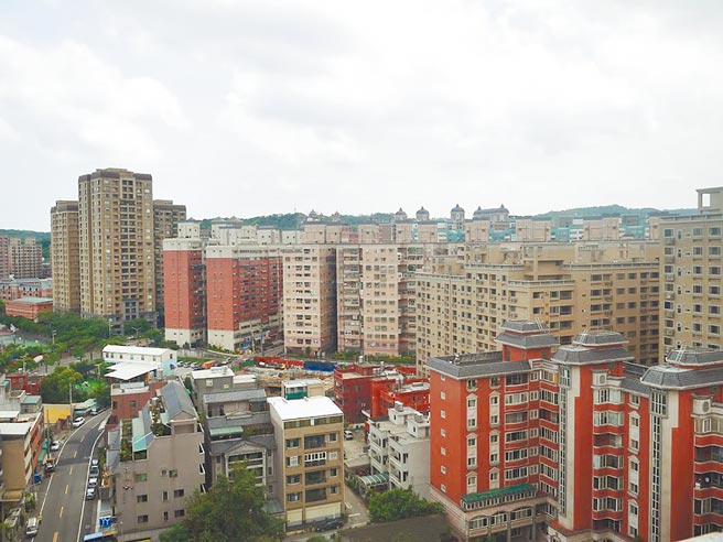 桃园升格后人口不断增加，建案也不断推陈出新，桃园市主计处统计，桃园自有住宅率达84.32％，六都中仅次台南。（蔡依珍摄）
