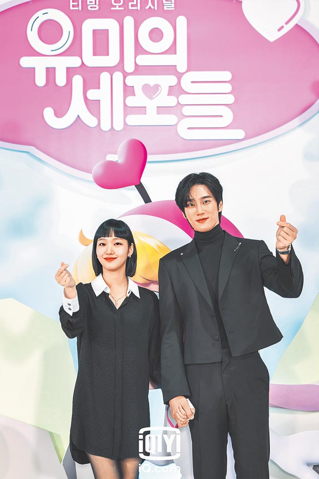 金高银（左）、安普贤昨出席记者会，为新戏《柔美的细胞小将》造势。（爱奇艺国际站提供）