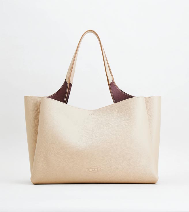 Tod’s APA中型亚麻色皮革托特包，4万7700元。（Tod’s提供）