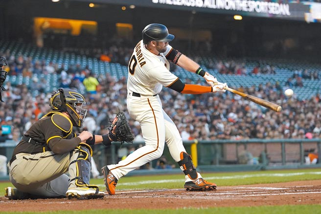 巨人隆格利亞1局下炸出3分全壘打。（美聯社）