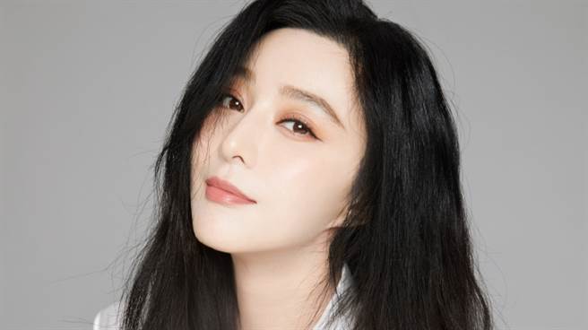 范冰冰的经纪人杨天真今日在个人微博上，晒出替范冰冰庆祝40岁生日的合照，吸引网友注意。（图／微博@范冰冰）