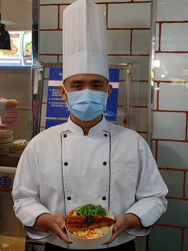 台铁台北餐厅厨师陈耀骏(简立欣摄)