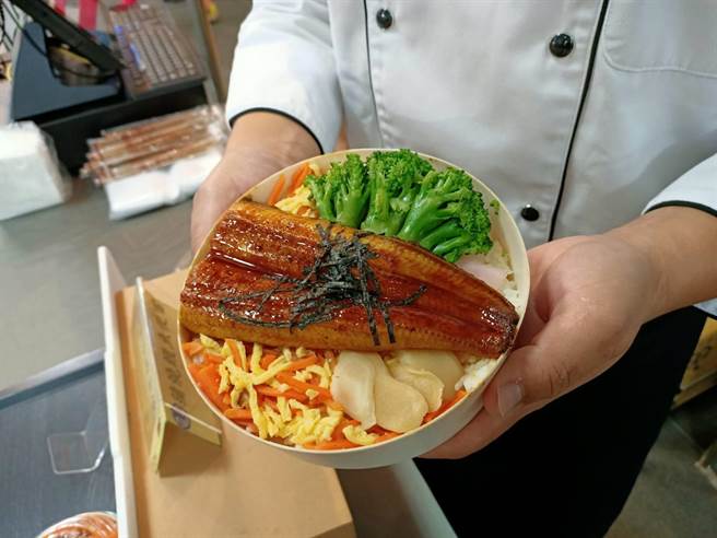 台铁蒲烧鳗鱼便当(简立欣摄)