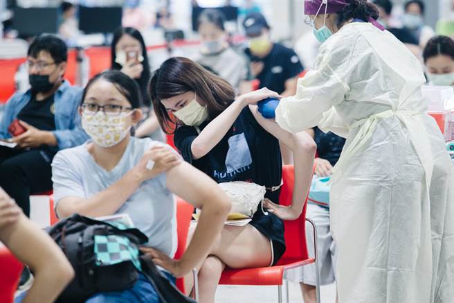 桃勤女員工染Delta 中央18日將配疫苗讓8千名機場員工打第二劑。（資料照，郭吉銓攝）