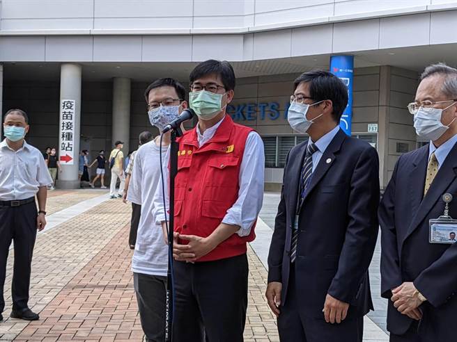 高雄巿長陳其邁16日受訪。（曹明正攝）