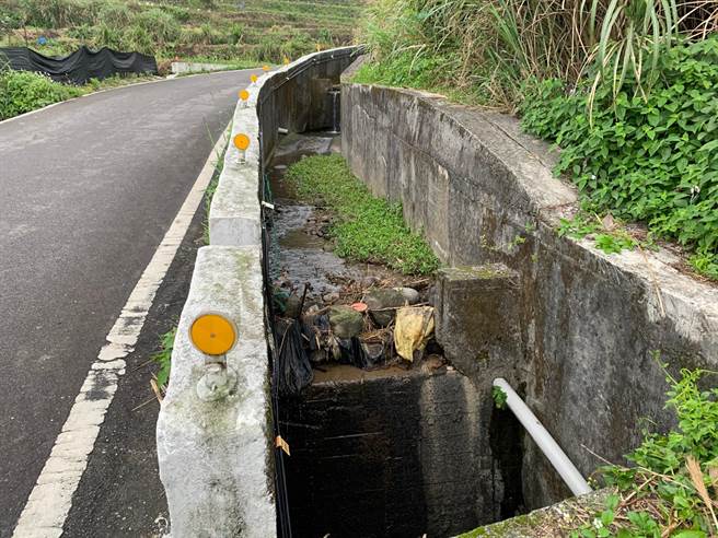 金山忠義路避車空間施工前。（金山區公所提供）