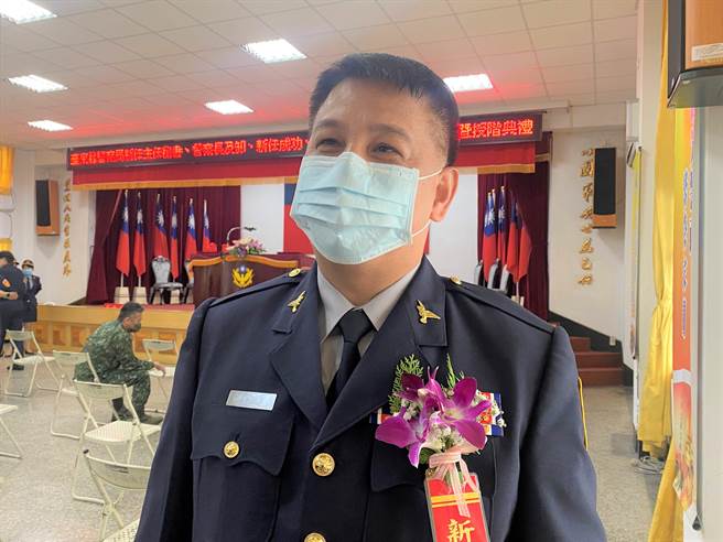 台东县警察局16日办理新旧任主任秘书、督察长及成功、大武分局长交接典礼，其中由台东副分局长调陞的新任成功分局长林志弘，成为首位阿美族分局长。（蔡旻妤摄）