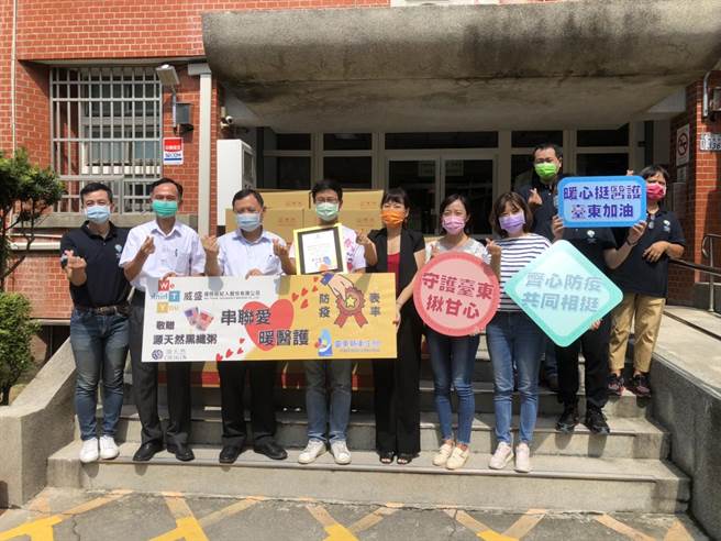 民间企业发起捐赠台东医护人员即饮粥。（台东县政府提供／蔡旻妤台东传真）