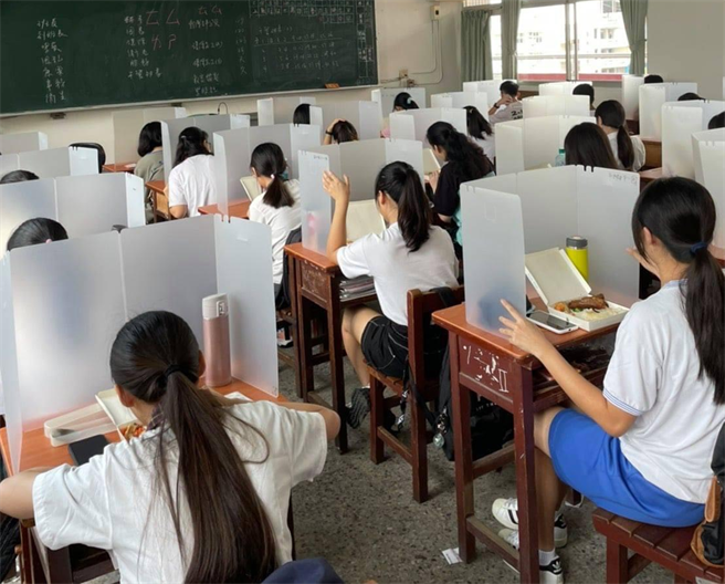 台中市政府将于中秋节过后9月23日起，为全市高中职以下、12岁以上学生接种BNT疫苗。（台中市教育局提供／王文吉台中传真）