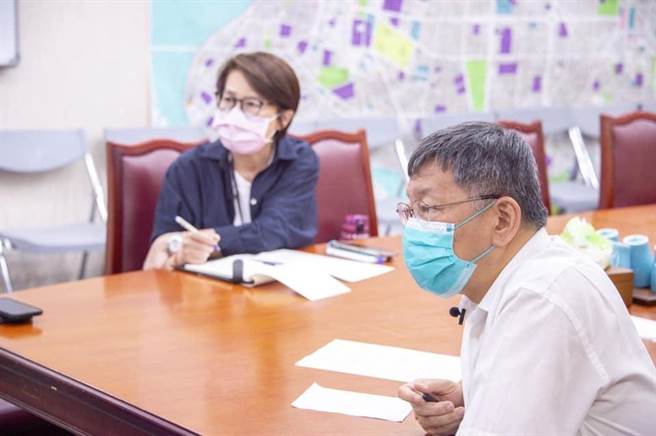 北市副市長黃珊珊（左）與台北市長柯文哲（右）。（摘自黃珊珊臉書╱張穎齊台北傳真）