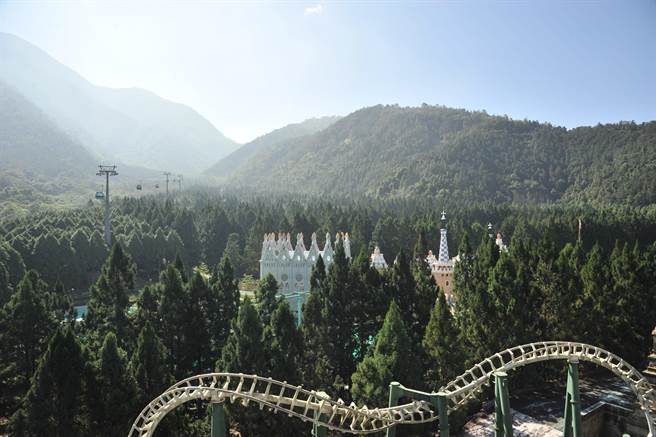 中秋连假，九族文化村推纾压特惠价。（九族文化村提供／廖志晃南投传真）