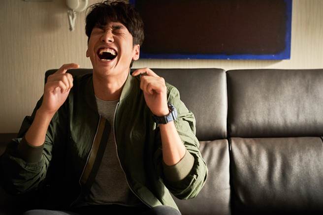 《金派特務》金英光新片搞笑功力一流，讓幕前幕後都笑昏。（威視電影提供）