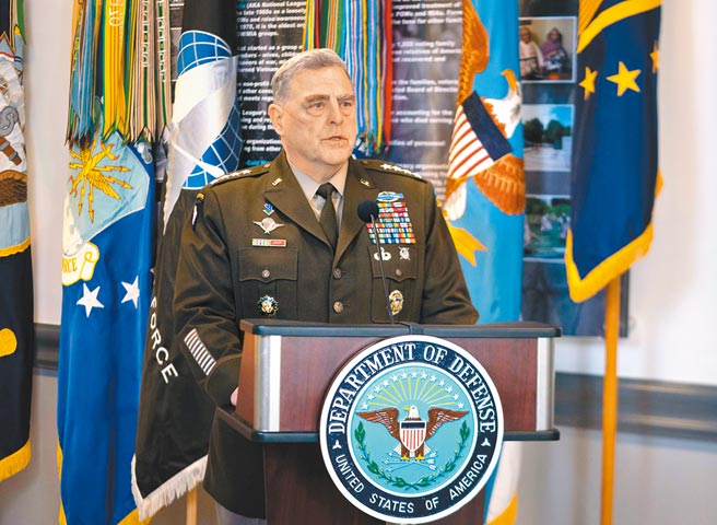 新書披露，美國參謀首長聯席會議主席米利（見圖）在前總統川普執政最後時日，因擔心川普會下令對中國開戰，曾兩度致電中國中央軍委聯合參謀部參謀長李作成，保證美國不會對中國發動軍事攻擊。（摘自美國國防部參謀長聯席會）