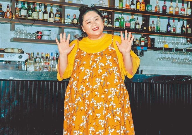 蔡嘉茵昨在《女孩上場》記者會上透露自己已登記結婚。（粘耿豪攝）