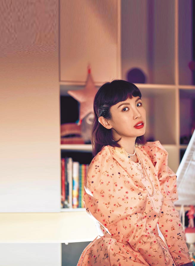 魏如萱推出新歌，展现私下为母则强的心声。（何乐音乐提供）