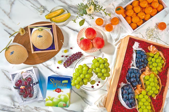 Breeze Super「經典20」周年慶，強打多樣頂級水果。（微風提供）