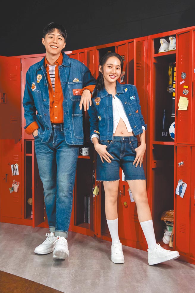 李沐（右）、蔡凡熙穿搭牛仔单品，搭配专属订制。（Gap提供）