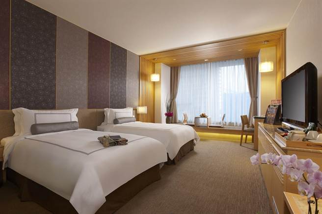 長榮鳳凰酒店（礁溪）純住房專案，持5000元紙本5倍券即可全額抵用專案價6500元，享受美人湯浴、澈底舒緩防疫緊繃身心靈。（長榮提供／陳祐誠傳真）