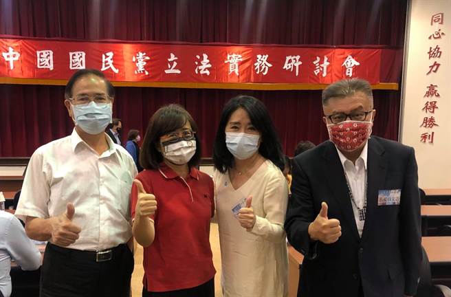 国民党立委李贵敏与党内立委合照。（图／取自李贵敏脸书）