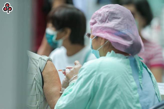 基隆市有94.1％学生愿校园施打BNT，图为示意图。（本报资料照）