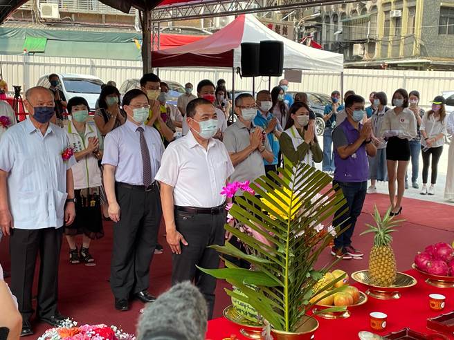 新北市長侯友宜今（17日）上午出席板橋黃石市場新建工程開工動土典禮。（葉書宏攝）