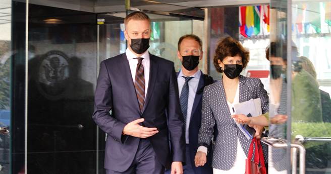 除了经济部长阿尔莫奈特（Aušrinė Armonaitė）外，立陶宛外交部长蓝斯柏吉斯（Gabrielius Landsbergis）也正在华府访问。 (图/中央社) 