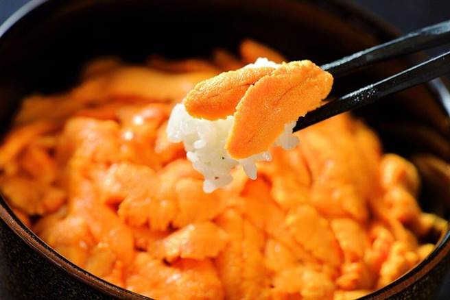 去壹岐品嚐美味可口的海胆料理吧！　图：长崎县观光连盟／来源