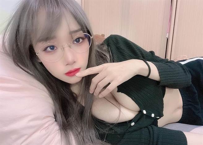 RINA因傲人身材被封为桃园娜美。（图／翻摄自RINA IG）