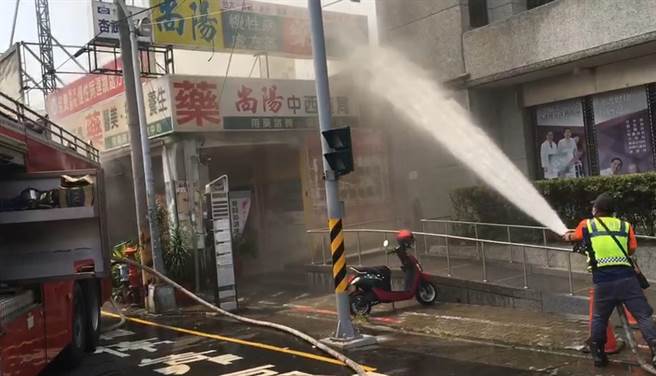 斗六慈濟醫院旁店家冷氣機起火延燒4店家緊急疏散醫護 社會 中時