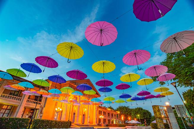 板橋435藝文特區為全台最大的藝術家聚集聚落，期望藉「設計孵育計畫」開啟設計與藝術實質跨域對話與交流的空間，以建構新北多元的創新聚落。（新北市文化局提供）