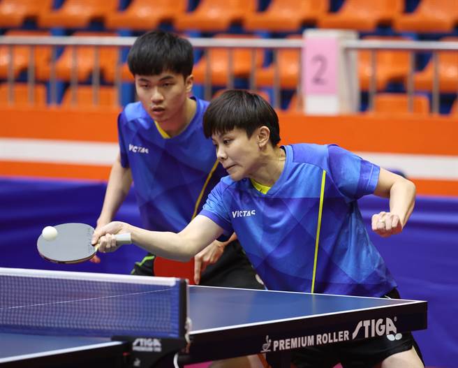 林昀儒（左）、鄭怡靜在2021桌球世錦賽闖進混雙4強。（資料照／110全運會提供）