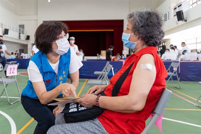 台東縣府宣布莫德納第2劑25日造冊施打，估計全縣有1152位長輩符合施打資格。（台東縣政府提供／蔡旻妤台東傳貞）