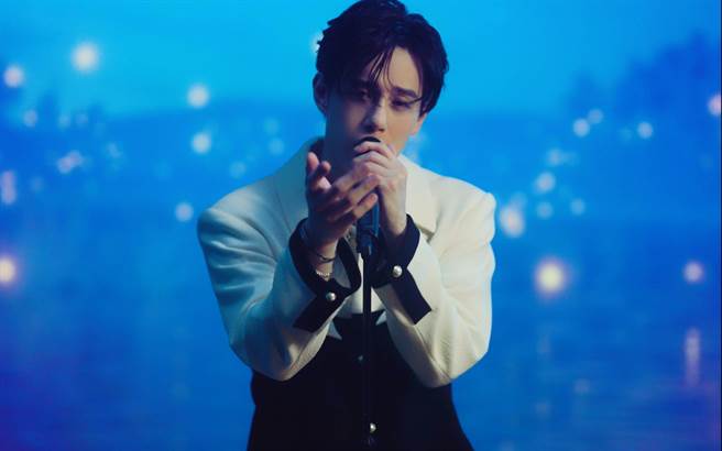 孙麦杰为最新MV〈HER〉精雕细琢。（诚葳广告提供）