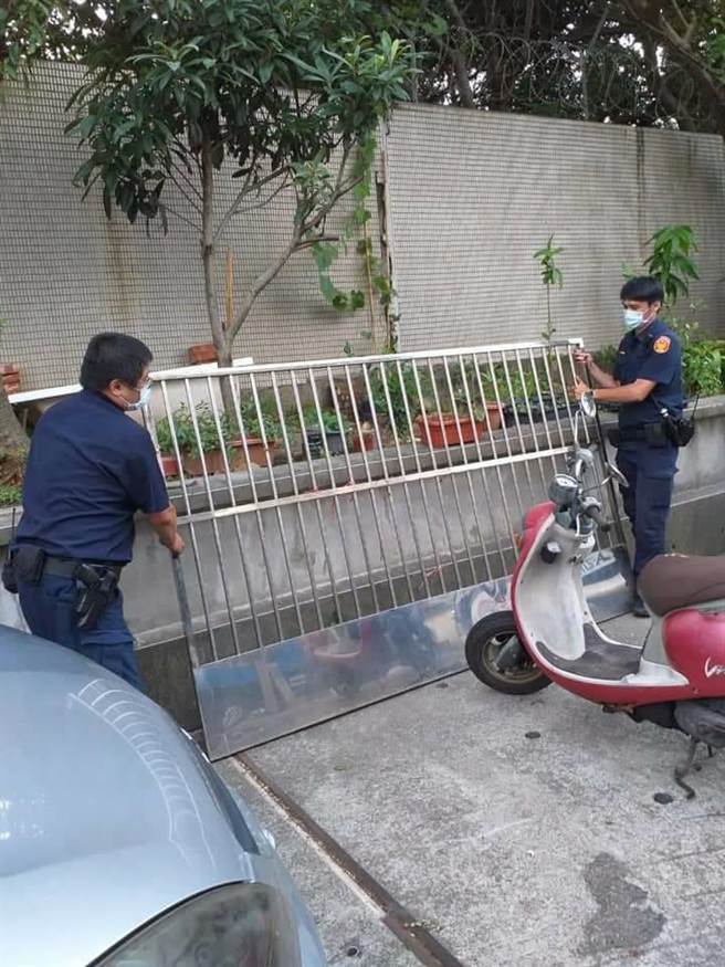 桃园警方查缉铁窗窃案时，发现毒品，嫌犯还要毒品就事论事。（翻摄照片）