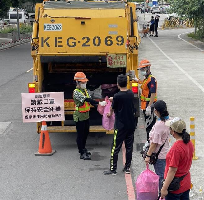 中秋节4天连假，新北市垃圾收运不打烊。（新北市环保局提供）