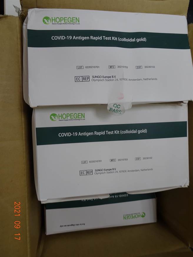 该新型冠状病毒快筛试剂品牌为HOPEGEN，锺嫌称该产品来自越南，然而外盒显示制造商系位于中国。（云林地检署提供）