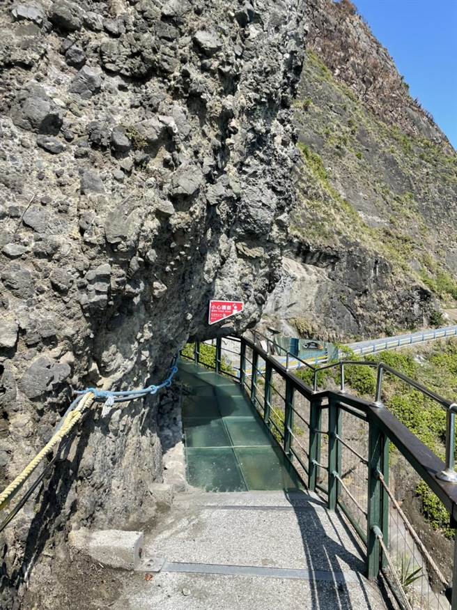 8月因火烧山，落石不断，花莲县丰滨乡知名景点「亲不知子海上古道」将于中秋连假重新开放。（丰滨乡公所提供／王志伟花莲传真）