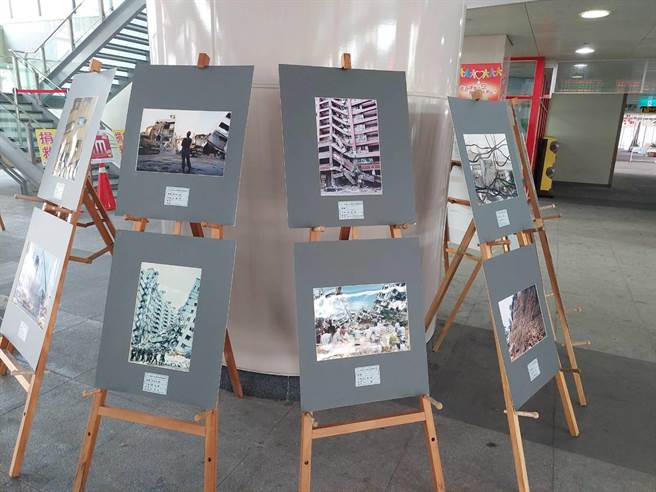 员林扶轮社收藏台湾省旅游摄影学会成员于921地震后深入灾区拍摄纪录的珍贵照片，近日进行重新整理后，于员林火车站展出至中秋连假后，盼让来往旅客、游子会大自然反扑的可怕，培养环境保护与防灾意识。（谢琼云摄）