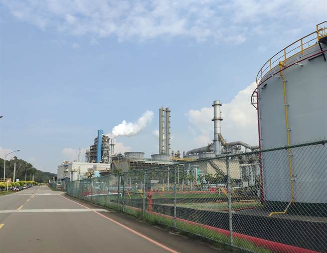 桃园市龟山区中油炼油厂进行1号锅炉更新工程，传出工安意外1人不治。（赖佑维摄）