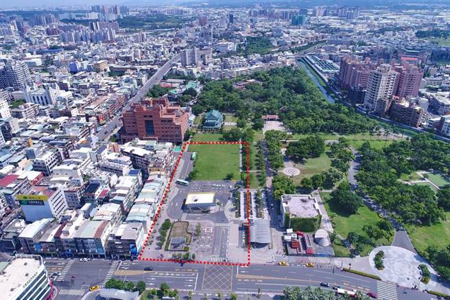 高雄市副市长林钦荣17日主持都委会审议通过凤山捷运O13（大东）站联合开发、台铁站东宿舍区都市更新计画、凹子底机20用地变更、雄中东侧计画道路调整等案。（高市府都发局提供／洪浩轩高雄传真）