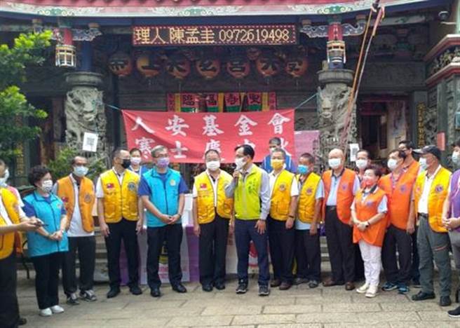 人安基金会彰化平安站举办寒士庆中秋。（人安基金会彰化平安站提供／吴敏菁彰化传真）