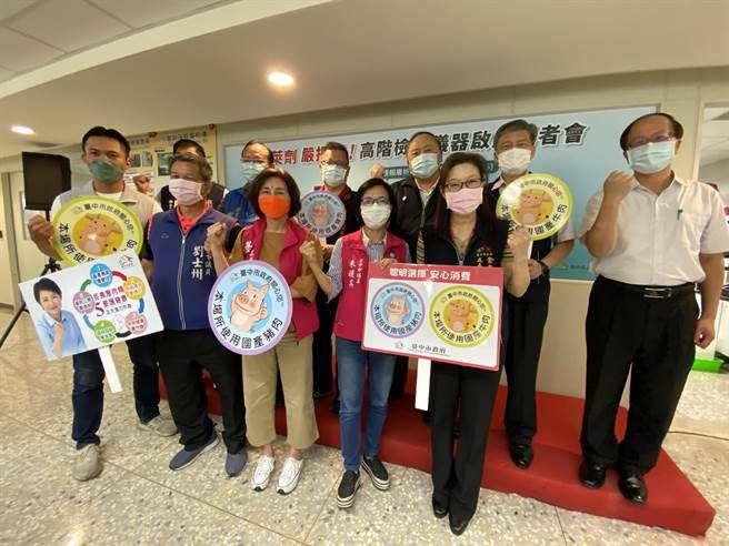 台中市卫生局17日启用1台最佳检验利器「液相 层析串联质谱仪」，投入瘦肉精及其他动物用药的检验工作，为民眾的食安把关。（张妍溱摄）