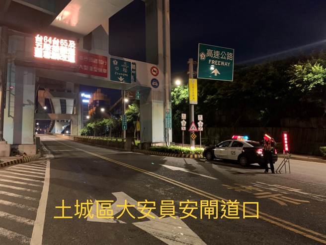 新北市交通大隊預估聯外道路與觀光遊憩景點可能會湧現人潮，為維持交通順暢，國道將實施高乘載、匝道封閉、儀控管制等措施。（交通大隊提供）