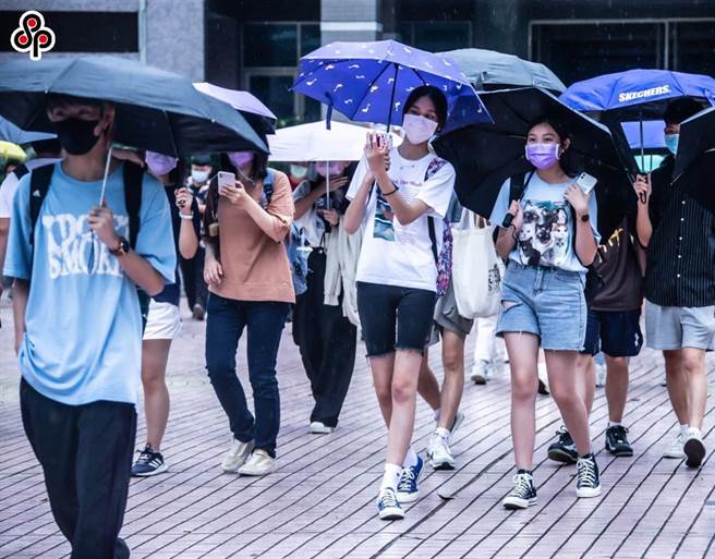 大学招联会今日正式通过，大学分科测验採60级分制。图为今年度举行的末代大学指考场景。(本报资料照)