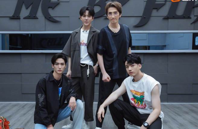 林志炫先前因分配演出工作，与李响(左)起争执。(取自林志炫微博)