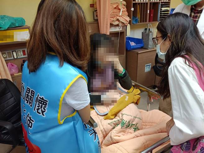 奇美醫學中心駐點關懷諮詢小站幫助民眾度過疫情憂鬱。（奇美醫學中心提供／曹婷婷台南傳真）