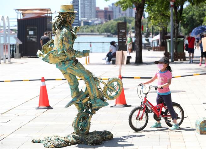 中央气象局指出，连假期间各地多为晴到多云，降雨以山区局部雷阵雨发展为主。(资料照／郑任南摄)