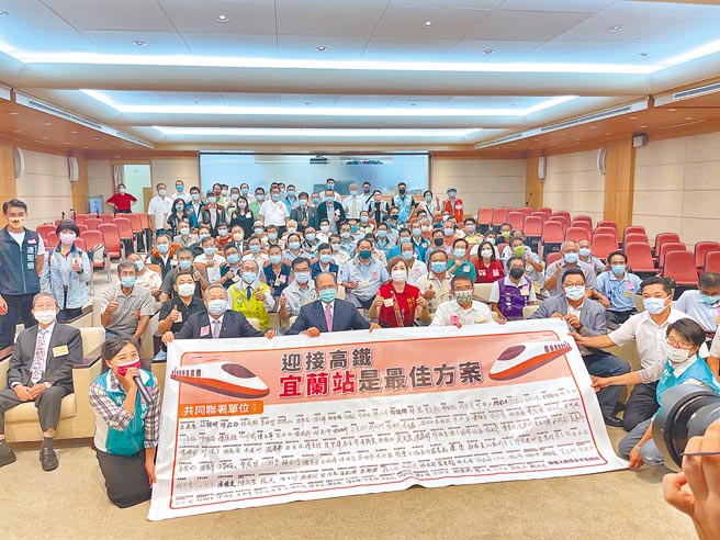 宜兰高铁站将选址，民进党籍立委陈欧珀、宜兰市长江聪渊、国民党籍宜兰县议会议长张建荣等到立院向立法院长游锡堃陈情。（立法委员陈欧珀办公室提供／胡健森宜兰传真）